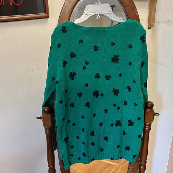 For Girls and Perfect Life Apparel sweater shamrocks size xs green and black - Picture 3 of 4
